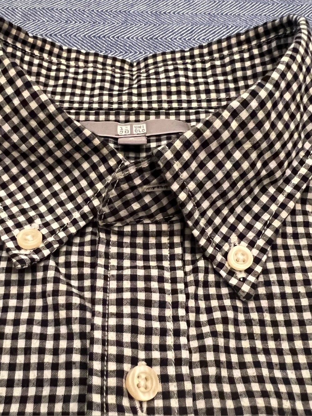 Men’s Uniqlo Black and White Gingham Button-Down Shirt, Size Medium